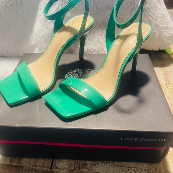 VINCE CAMUTO Sandal - Picture 2 of 2